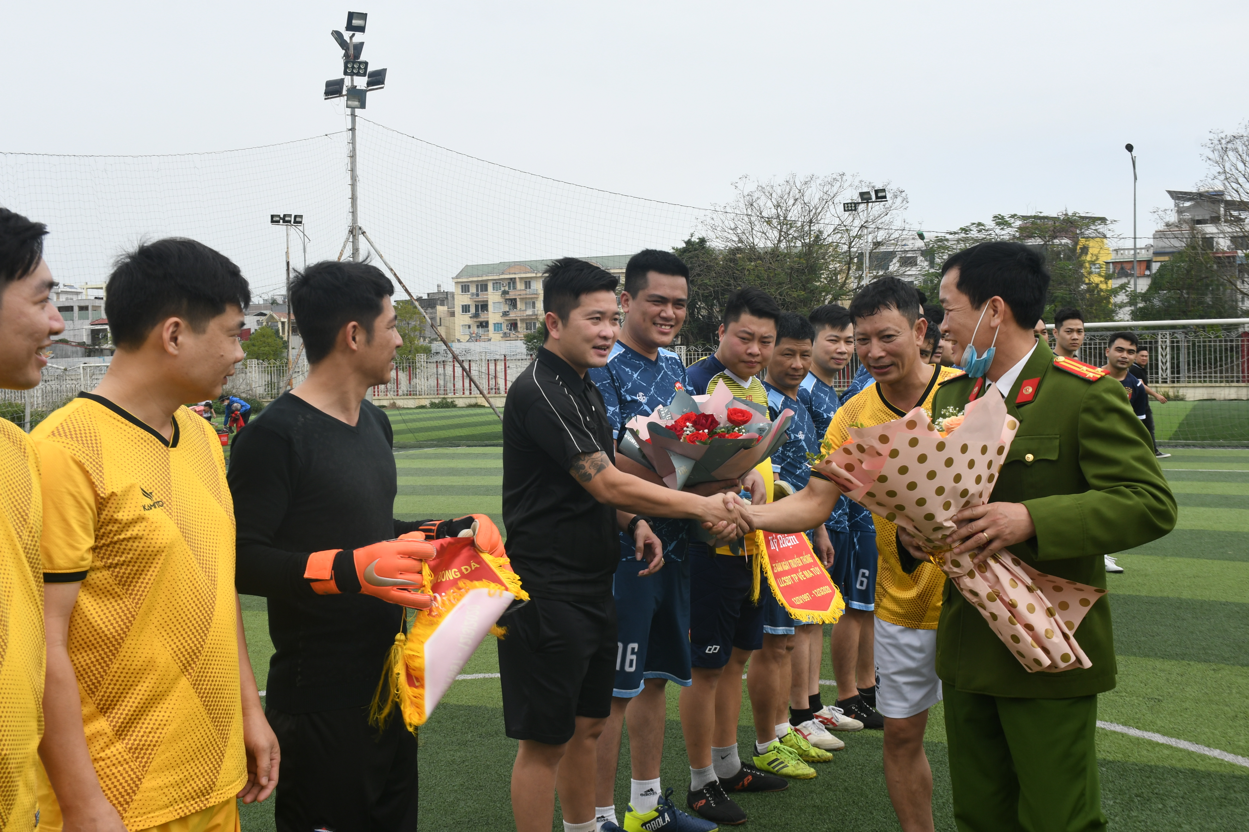 Công an quận Lê Chân: Giao hữu bóng đã chào mừng 25 năm Ngày kỷ niệm truyền thống lực lượng ĐTTP về ma túy